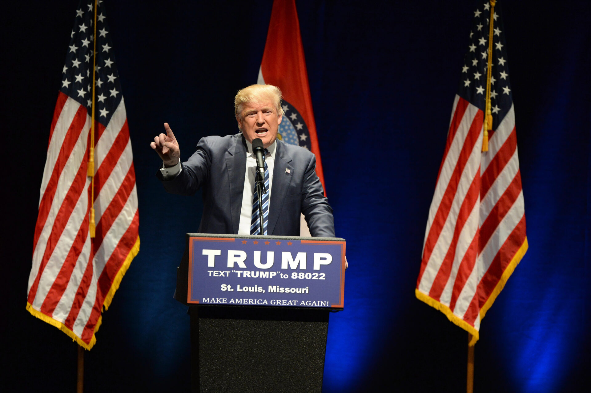 MSM Busted Editing Trump Pic to Push ‘All White’ Narrative